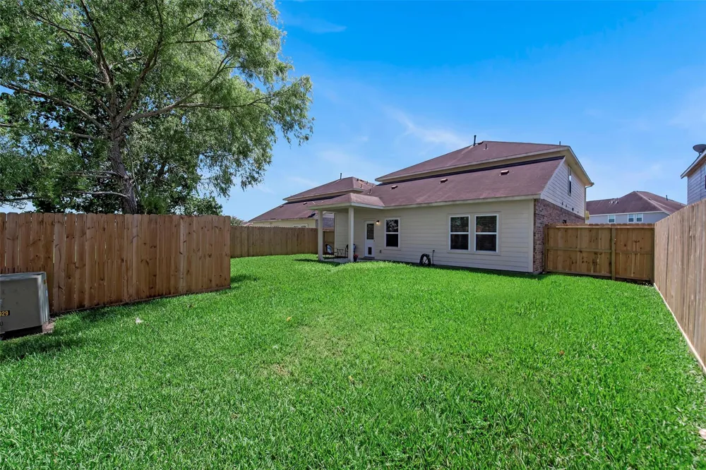 2073 Lepper Street Alvin, TX 77511