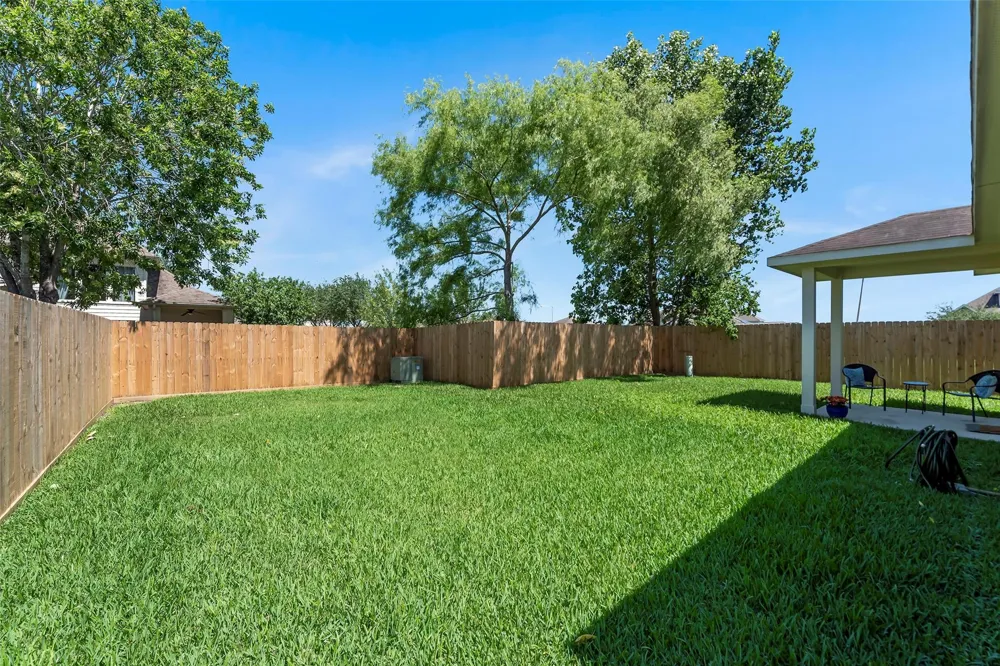 2073 Lepper Street Alvin, TX 77511