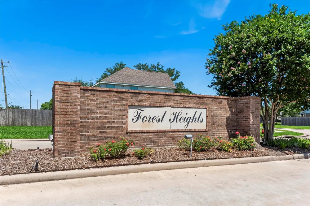 2073 Lepper Street Alvin, TX 77511
