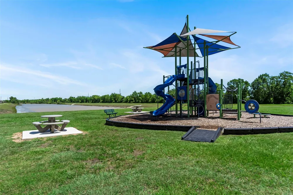 2073 Lepper Street Alvin, TX 77511
