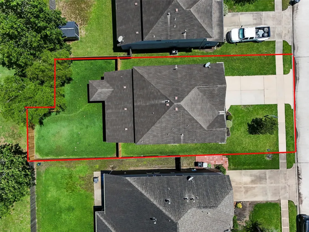 2073 Lepper Street Alvin, TX 77511
