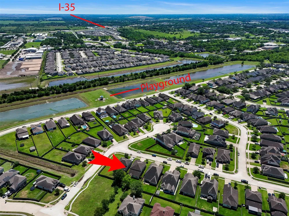 2073 Lepper Street Alvin, TX 77511
