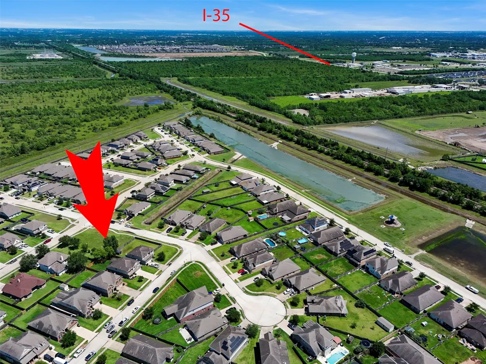2073 Lepper Street Alvin, TX 77511