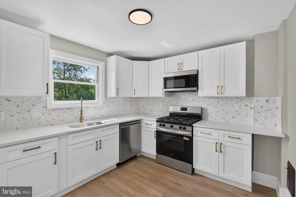 156 E CUMBERLAND ROAD Enola, PA 17025