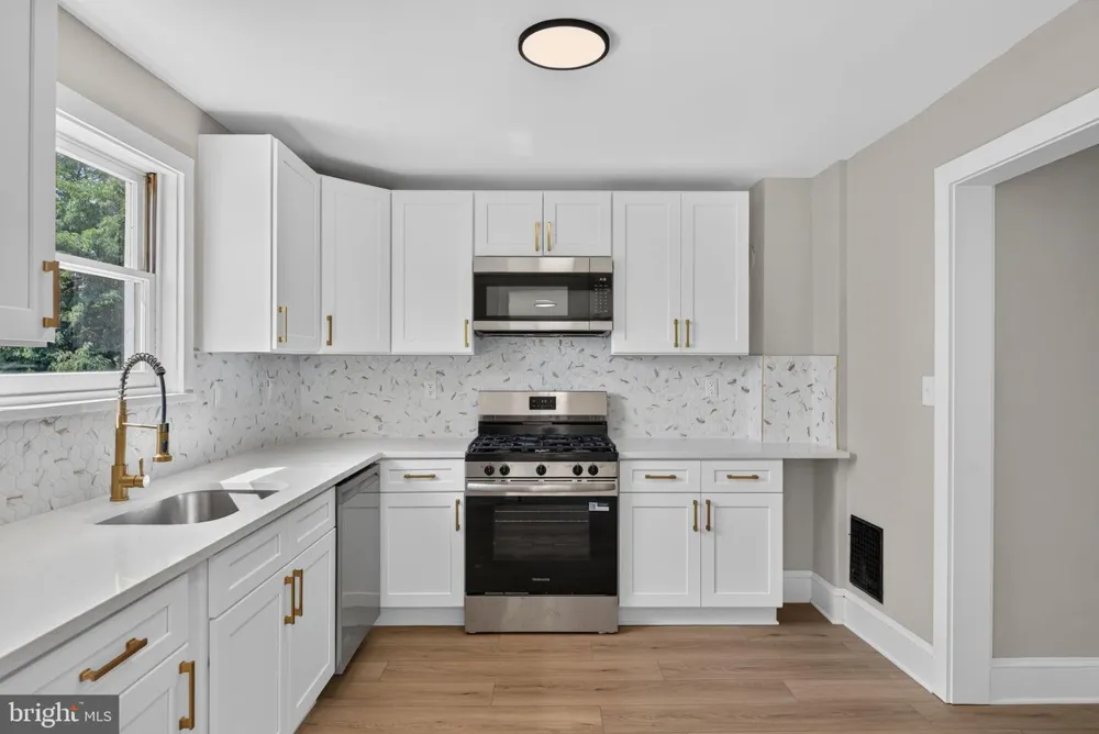 156 E CUMBERLAND ROAD Enola, PA 17025
