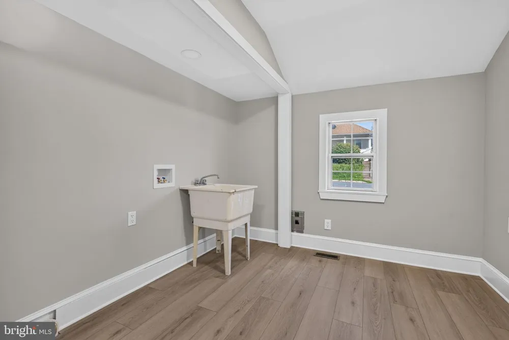 156 E CUMBERLAND ROAD Enola, PA 17025