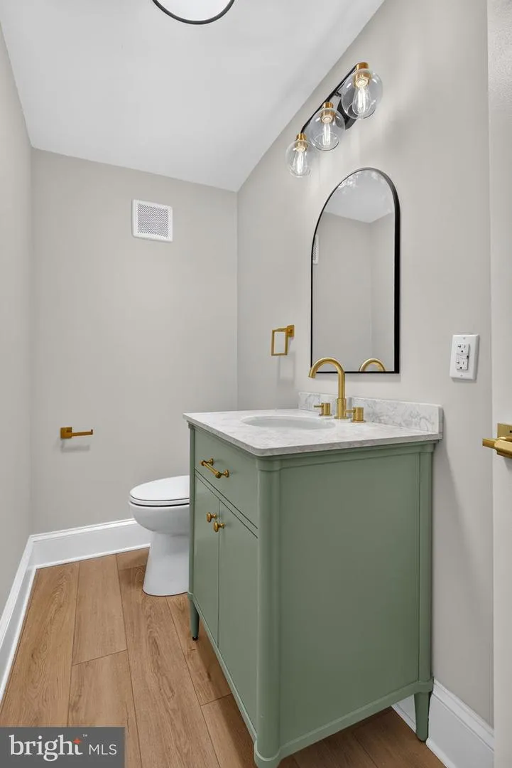 156 E CUMBERLAND ROAD Enola, PA 17025
