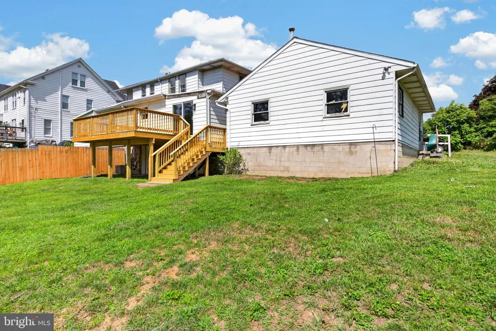 156 E CUMBERLAND ROAD Enola, PA 17025