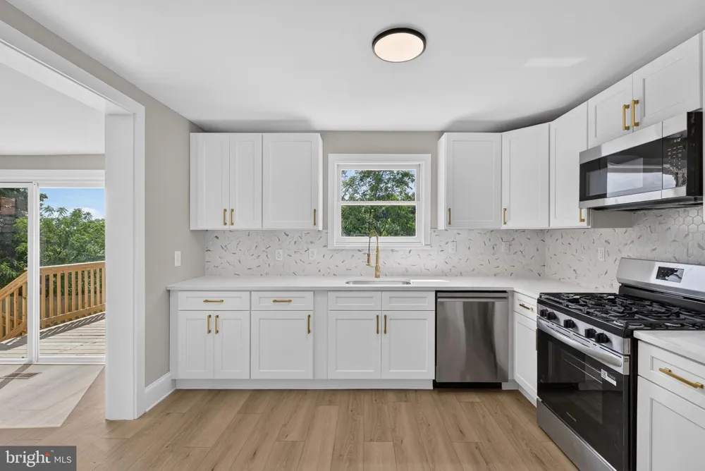 156 E CUMBERLAND ROAD Enola, PA 17025