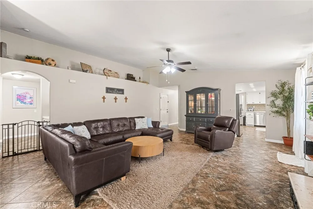 9588 Mountain Pine Court Phelan, CA 92371