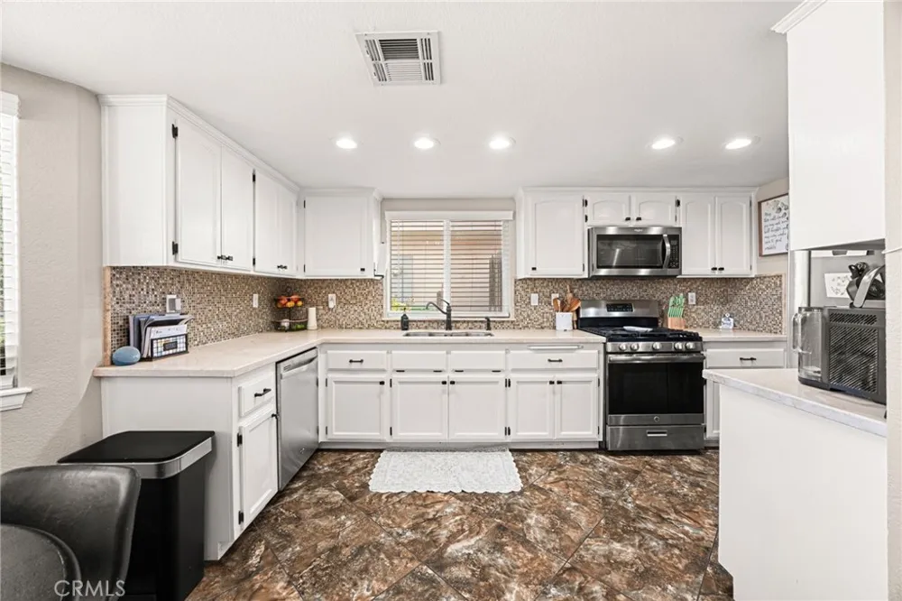 9588 Mountain Pine Court Phelan, CA 92371