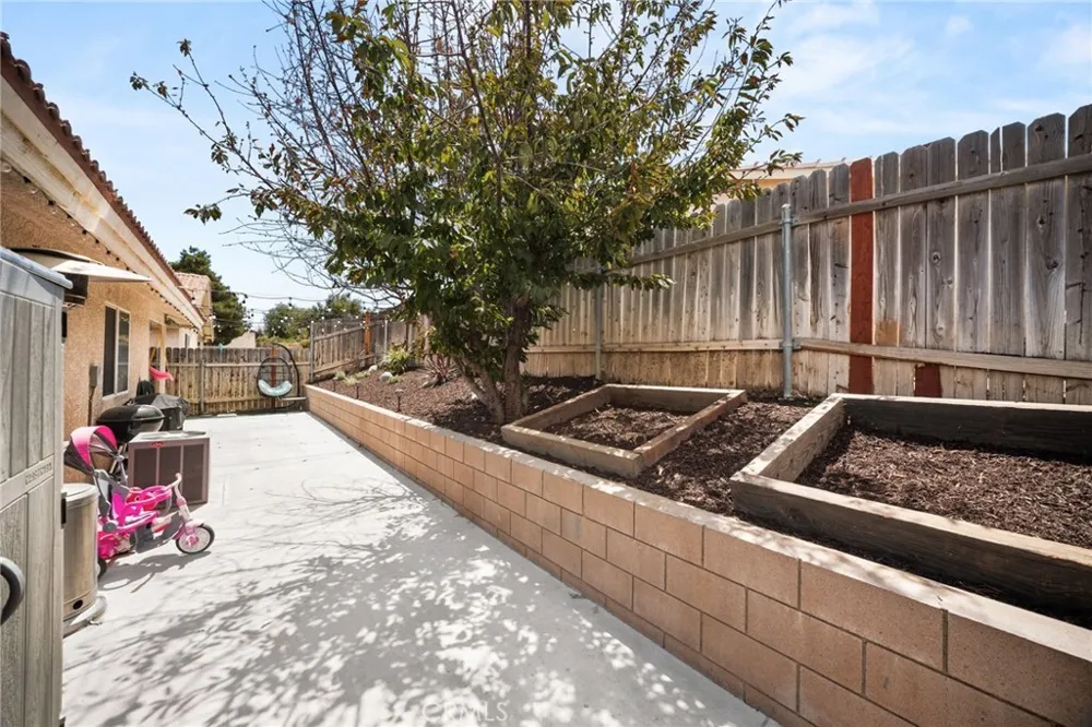 9588 Mountain Pine Court Phelan, CA 92371