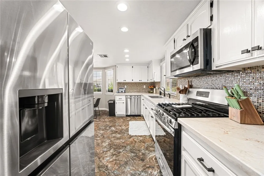 9588 Mountain Pine Court Phelan, CA 92371