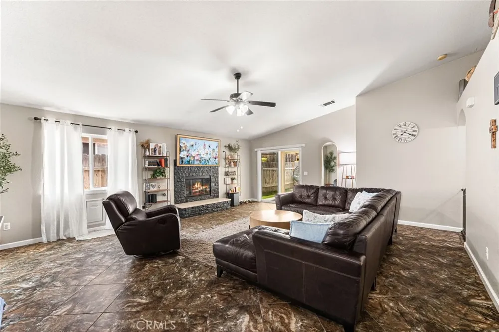 9588 Mountain Pine Court Phelan, CA 92371