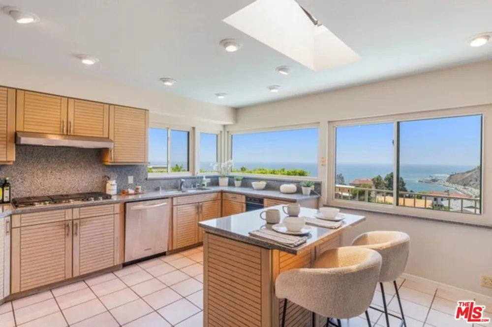 17866 Tramonto Drive Pacific Palisades, CA 90272