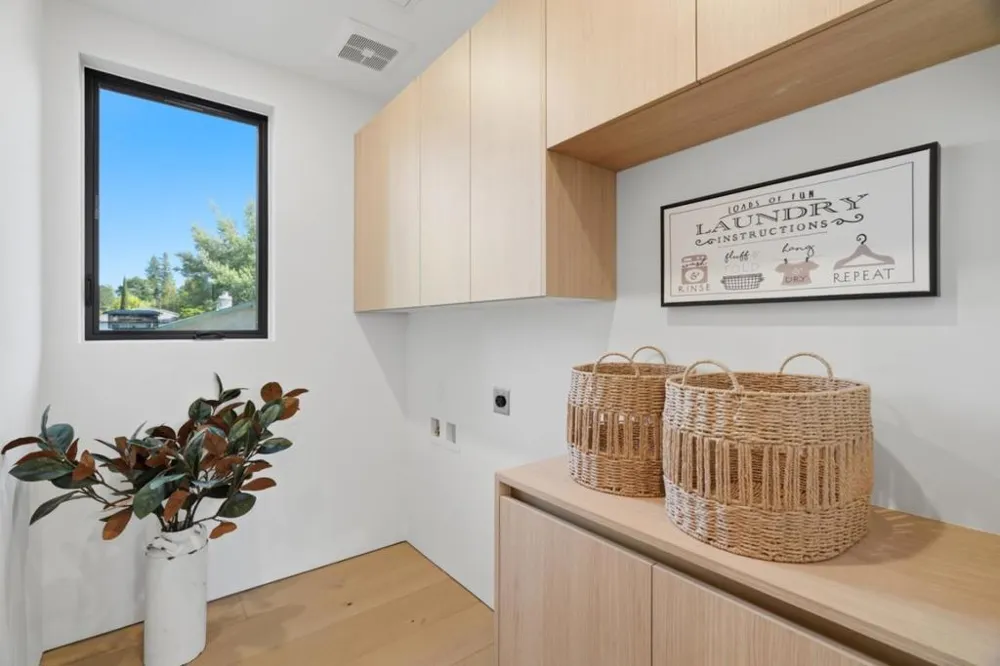 261 Stanford Avenue Menlo Park, CA 94025