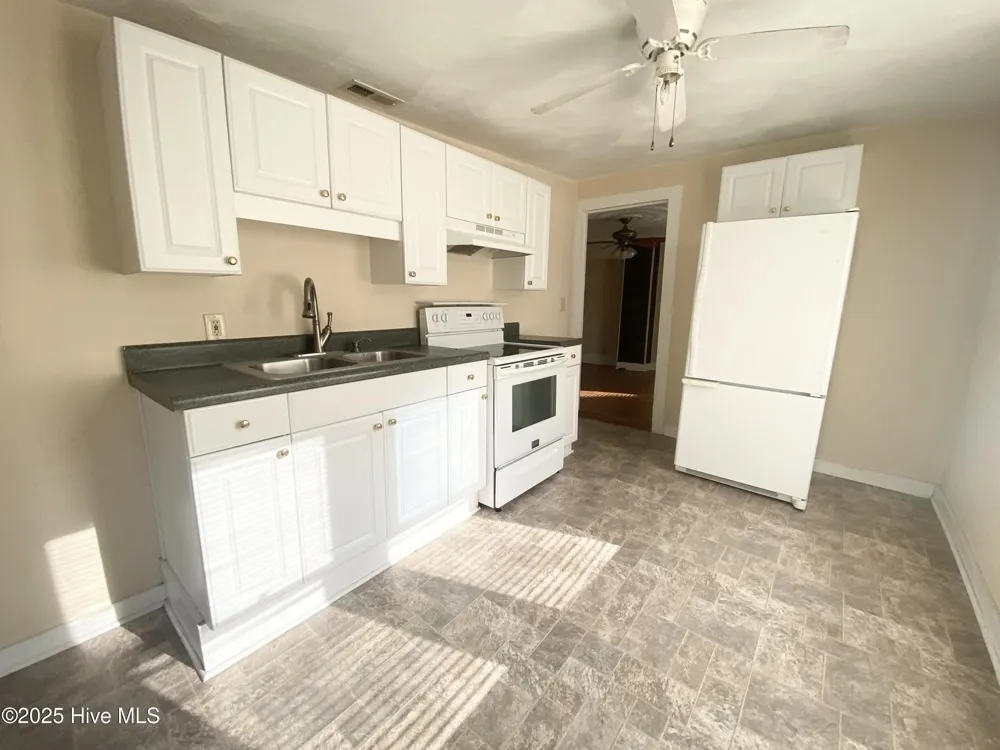 409 W Colonial Avenue Elizabeth City, NC 27909