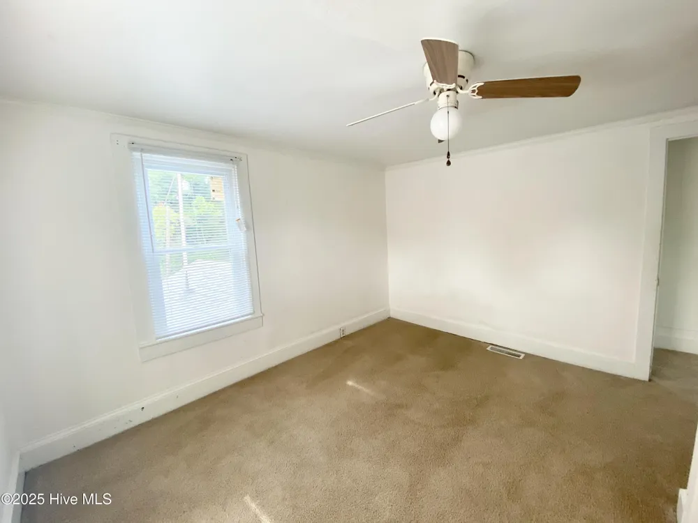 409 W Colonial Avenue Elizabeth City, NC 27909