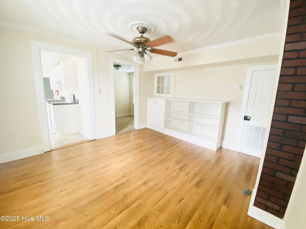 409 W Colonial Avenue Elizabeth City, NC 27909