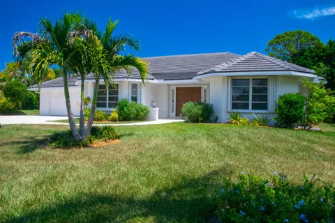 4185 SE FAIRWAY COURT