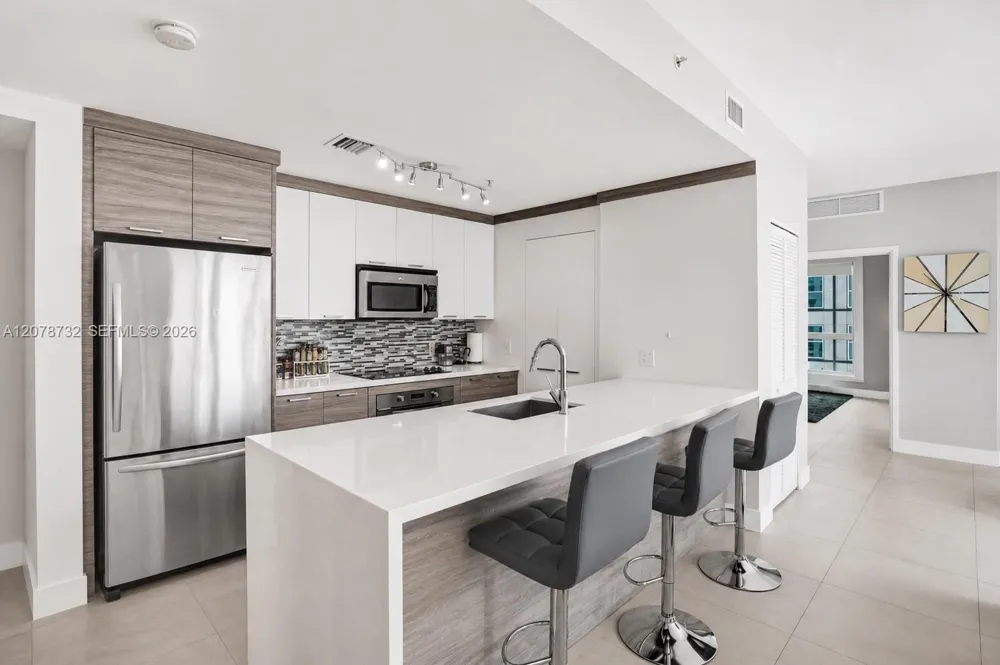 300 S Biscayne Blvd #T-1816 Miami, FL 33131