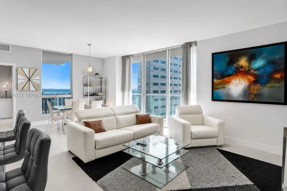 300 S Biscayne Blvd #T-1816 Miami, FL 33131