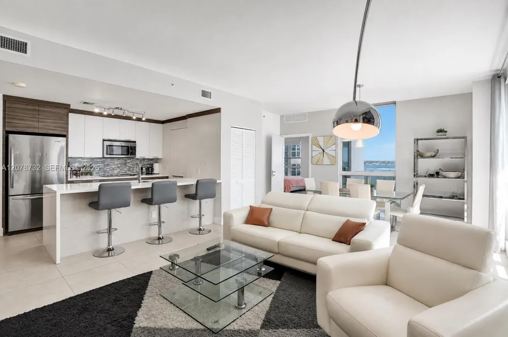 300 S Biscayne Blvd #T-1816 Miami, FL 33131