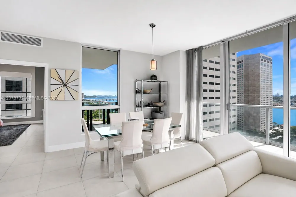 300 S Biscayne Blvd #T-1816 Miami, FL 33131