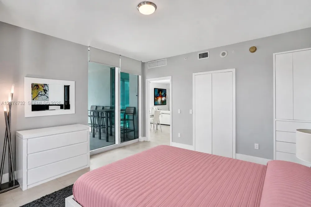 300 S Biscayne Blvd #T-1816 Miami, FL 33131
