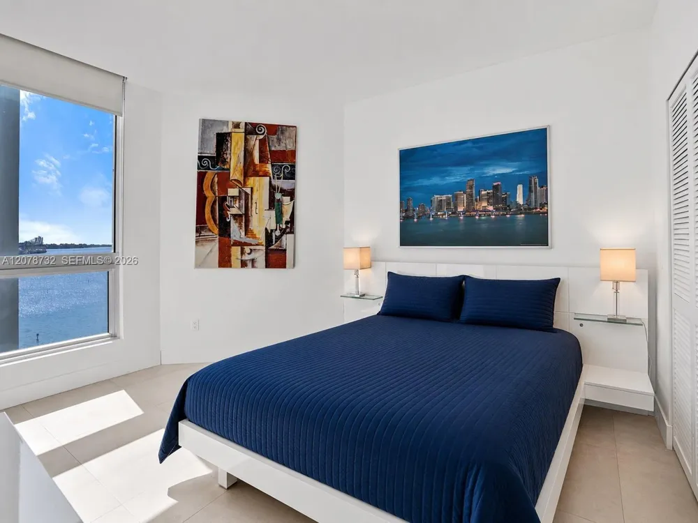 300 S Biscayne Blvd #T-1816 Miami, FL 33131