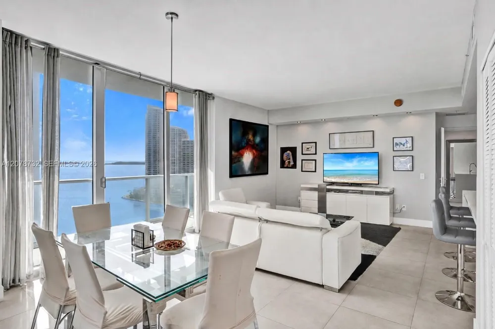300 S Biscayne Blvd #T-1816 Miami, FL 33131