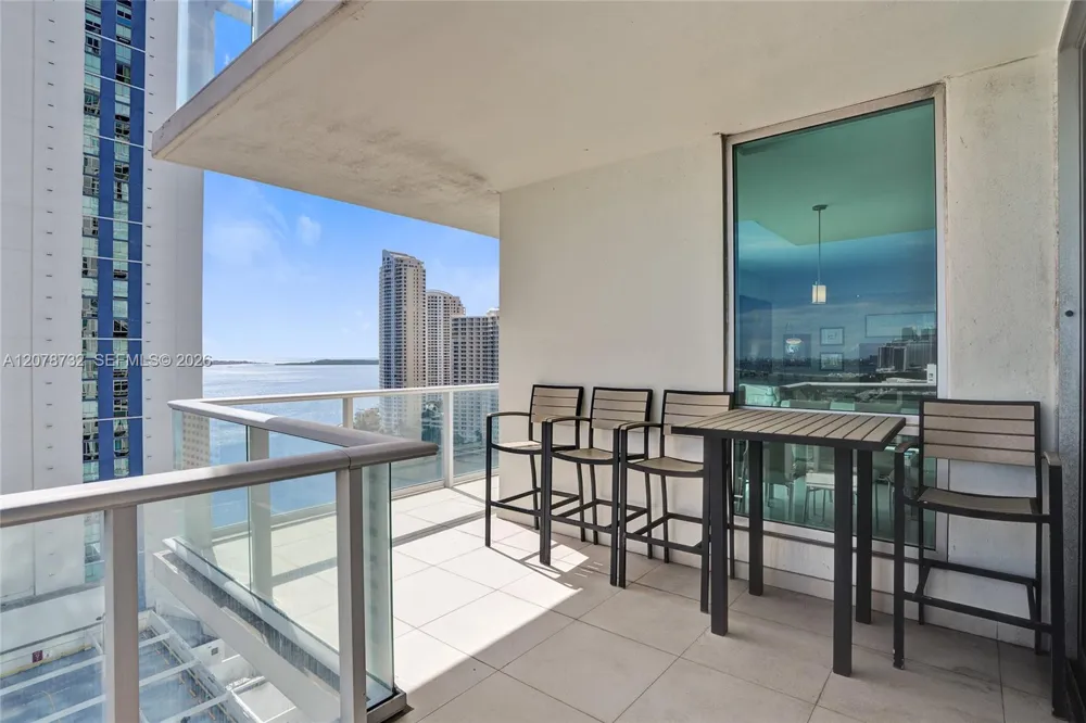 300 S Biscayne Blvd #T-1816 Miami, FL 33131