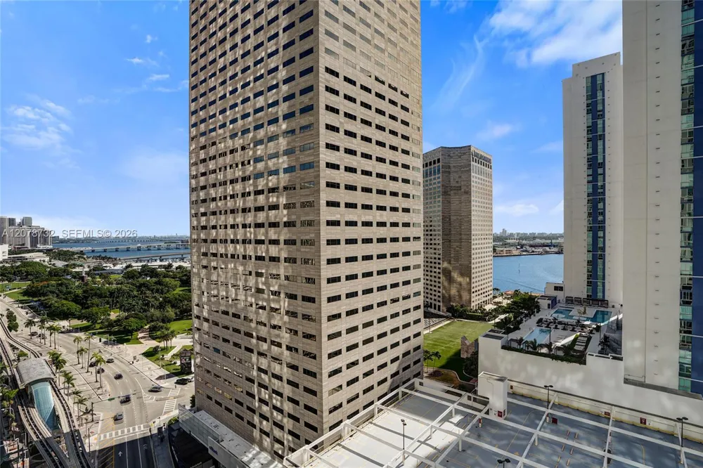 300 S Biscayne Blvd #T-1816 Miami, FL 33131