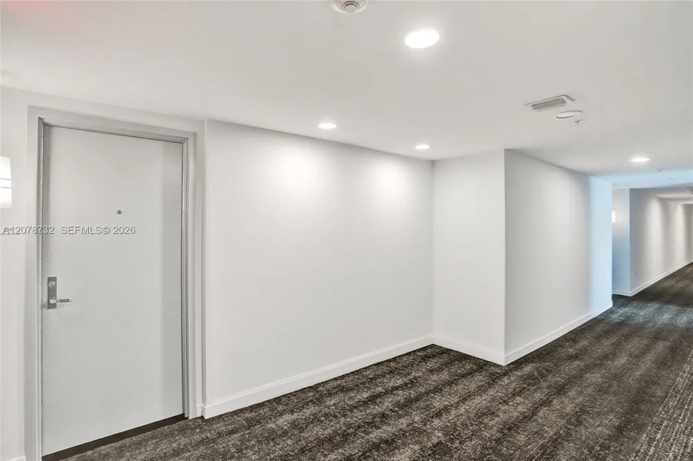 300 S Biscayne Blvd #T-1816 Miami, FL 33131