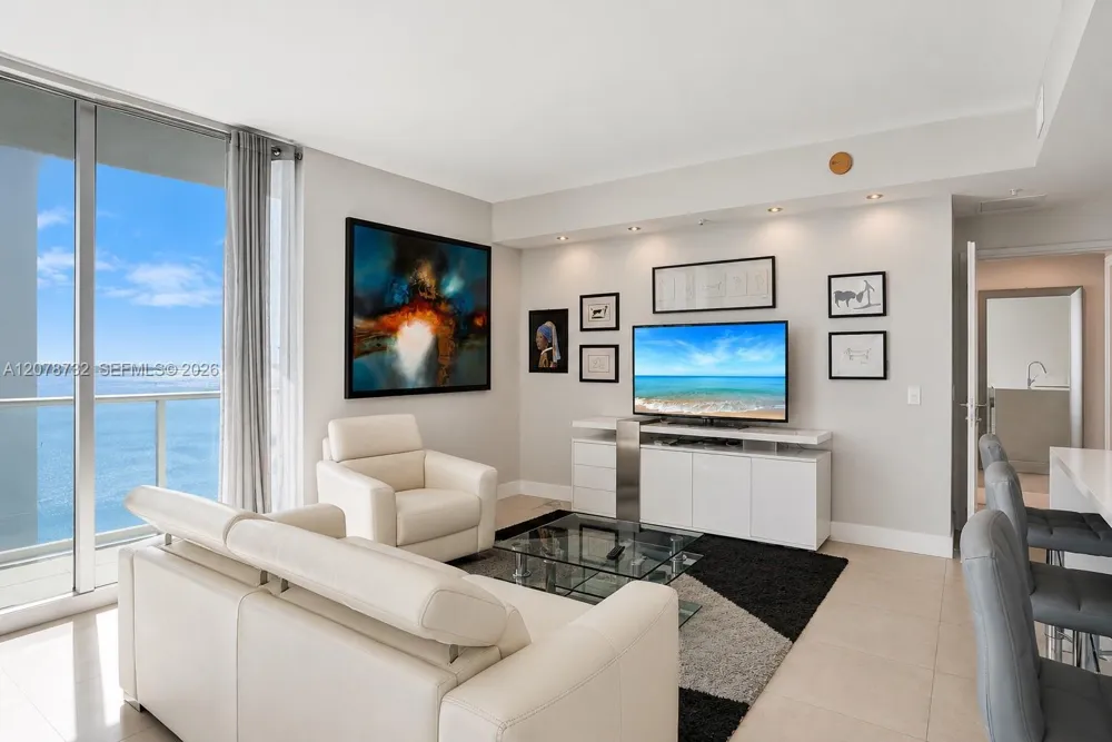 300 S Biscayne Blvd #T-1816 Miami, FL 33131
