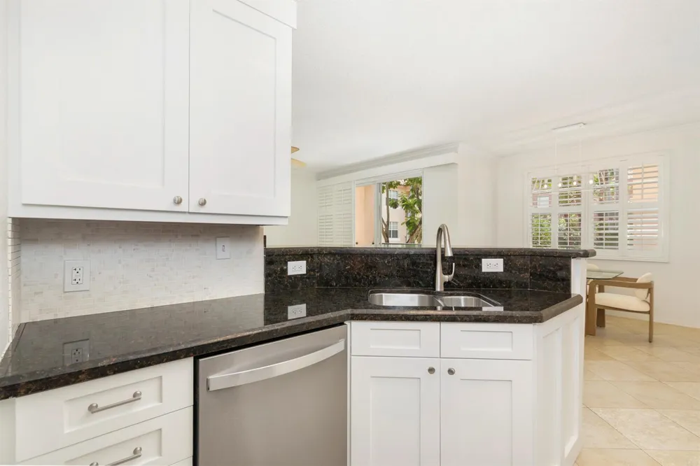 1805 FLAGLER DRIVE #206 West Palm Beach, FL 33407