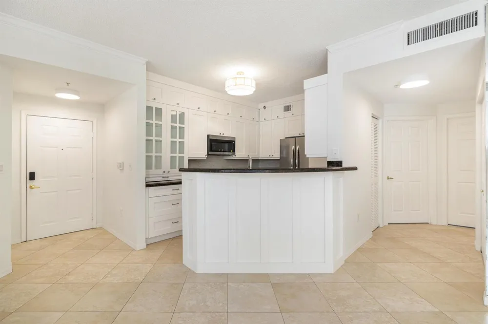 1805 FLAGLER DRIVE #206 West Palm Beach, FL 33407