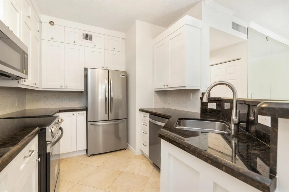 1805 FLAGLER DRIVE #206 West Palm Beach, FL 33407