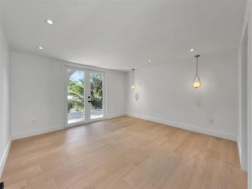 729 NE 17th Terrace Fort Lauderdale, FL 33304