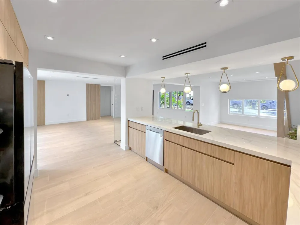 729 NE 17th Terrace Fort Lauderdale, FL 33304