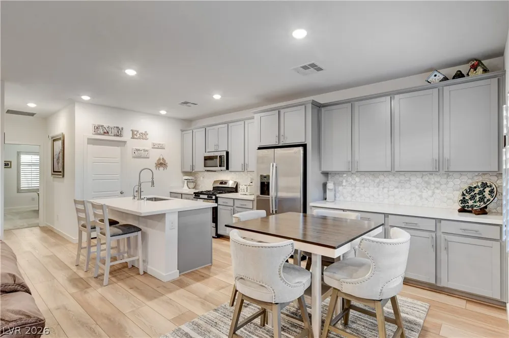 384 Aravalli Crest Street Henderson, NV 89015
