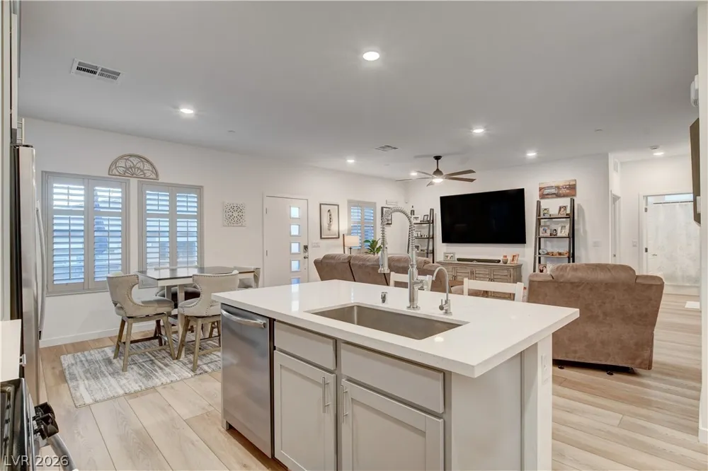 384 Aravalli Crest Street Henderson, NV 89015