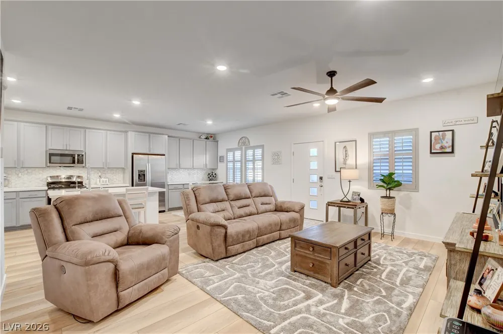 384 Aravalli Crest Street Henderson, NV 89015