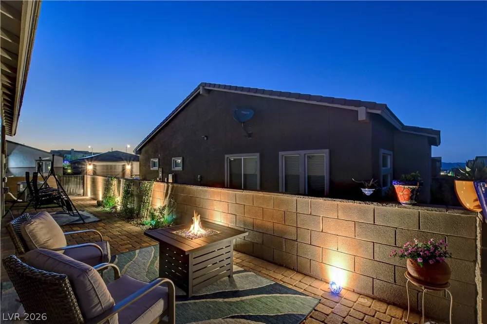 384 Aravalli Crest Street Henderson, NV 89015