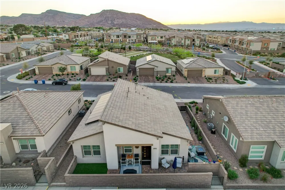 384 Aravalli Crest Street Henderson, NV 89015