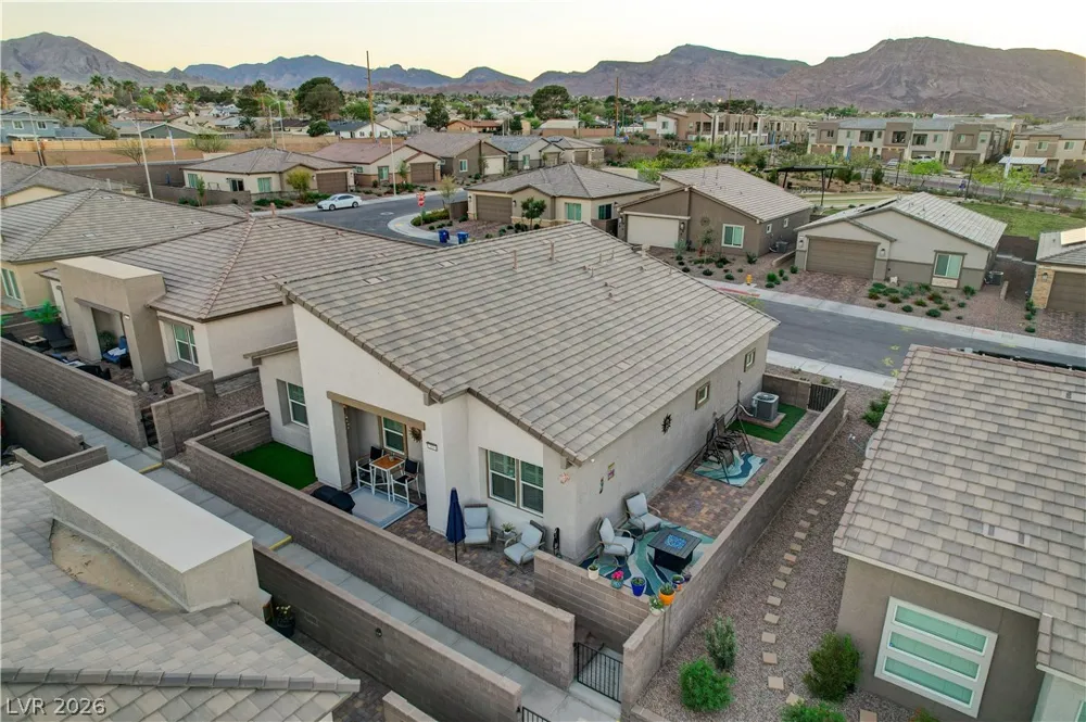 384 Aravalli Crest Street Henderson, NV 89015