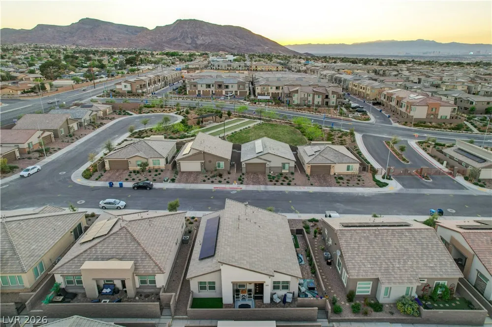 384 Aravalli Crest Street Henderson, NV 89015