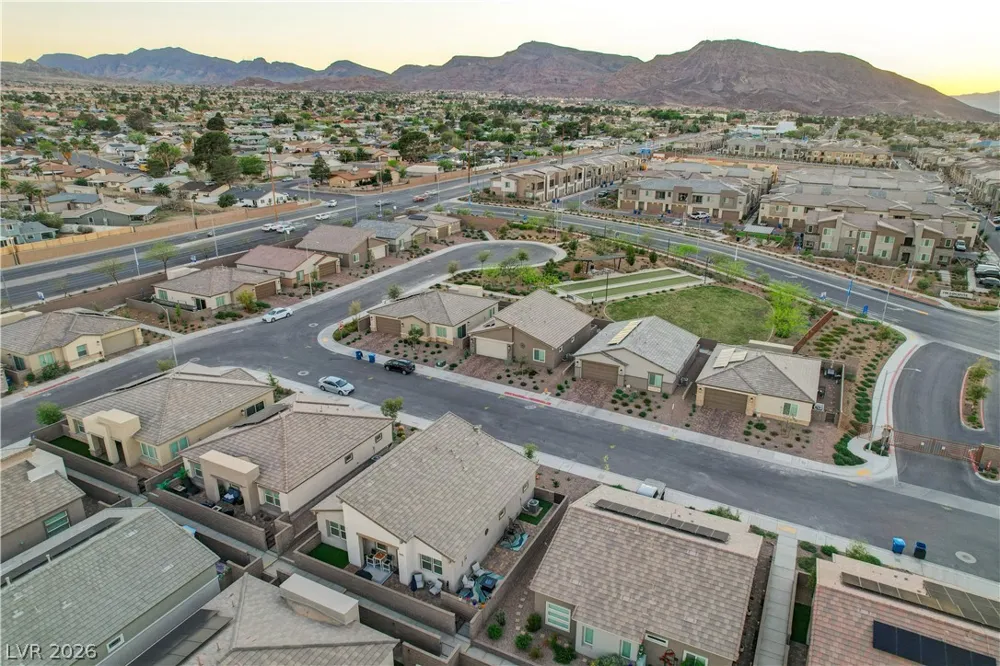 384 Aravalli Crest Street Henderson, NV 89015