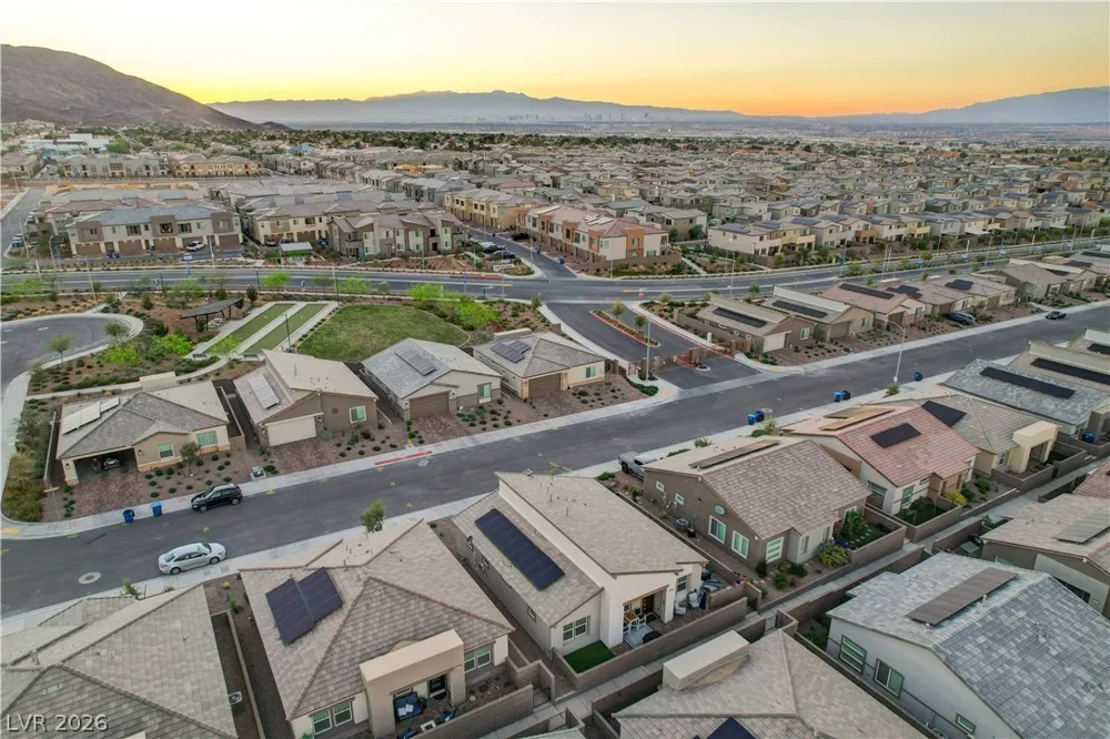 384 Aravalli Crest Street Henderson, NV 89015