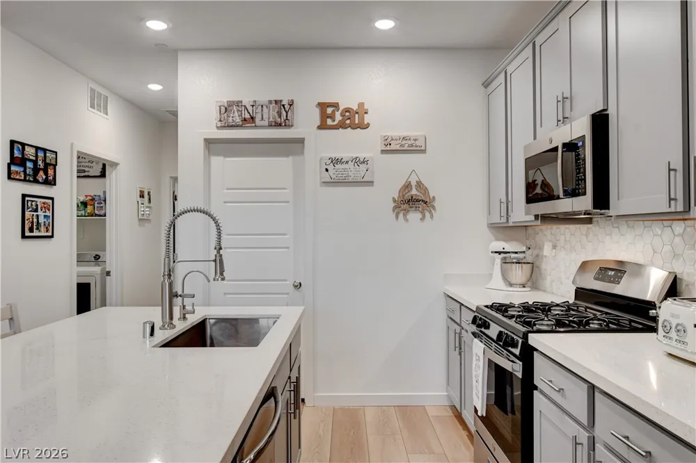 384 Aravalli Crest Street Henderson, NV 89015